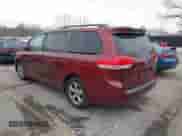 2013 Toyota Sienna LE AAS с VIN 5TDKK3DC8DS293271, выставлен на аукционе IAAI как лот 41155471 с пробегом 130 811 миль миль и . История ставок и продаж доступна на DreamBid. Изображение 3.