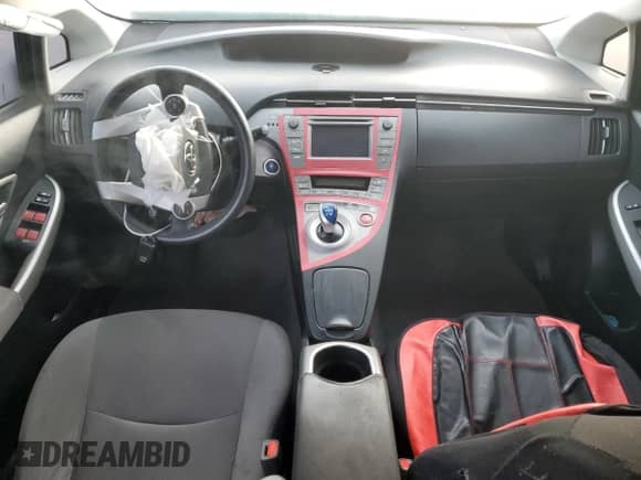 2015 Toyota Prius Two z VIN JTDKN3DUXF1910024, wystawiony jako Copart lot #82600155 z przebiegiem Nie podano mil oraz Szkoda całkowita • Salvage title. Historia ofert i sprzedaży dostępna na DreamBid. Obrazek 8.