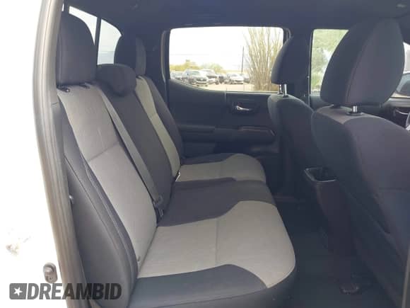 2021 Toyota Tacoma SR5 с VIN 5TFAZ5CN3MX115168, выставлен на аукционе IAAI как лот 43085128 с пробегом 58 720 миль миль и . История ставок и продаж доступна на DreamBid. Изображение 8.