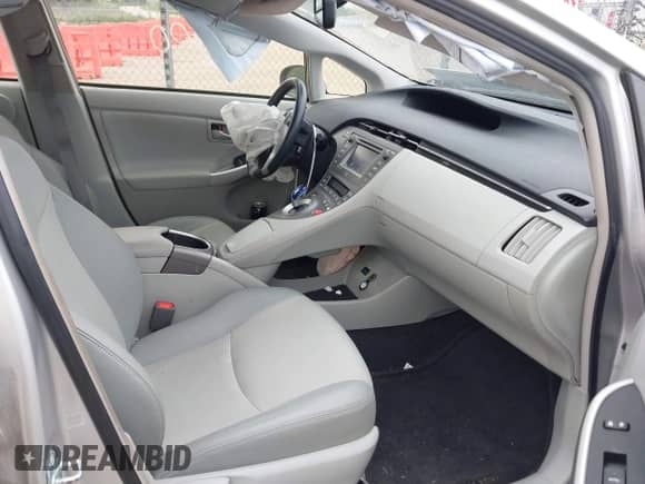 2015 Toyota Prius Four z VIN JTDKN3DU4F1893883, wystawiony jako IAAI lot #42335985 z przebiegiem 57 550 mil mil oraz . Historia ofert i sprzedaży dostępna na DreamBid. Obrazek 5.