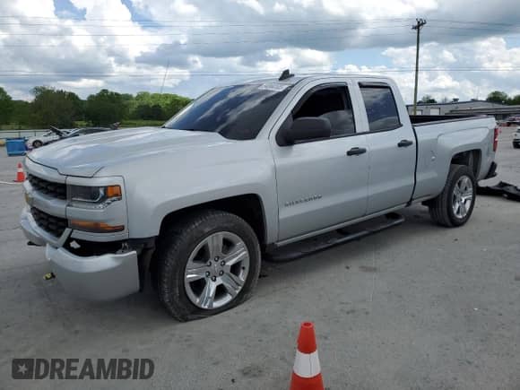 2018 Chevrolet Silverado 1500 Custom z VIN 1GCRCPEC7JZ181461, wystawiony jako Copart lot #54044105 z przebiegiem 77 029 mil mil oraz Szkoda całkowita • Salvage title. Historia ofert i sprzedaży dostępna na DreamBid. Obrazek 1.