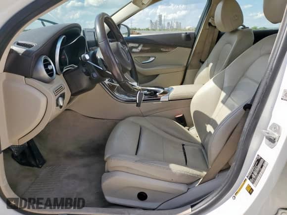 2016 Mercedes-Benz C 300 Luxury with VIN 55SWF4KB3GU121758, listed as a Copart auction lot 86080285 with 135,978 mi miles and Clean title. Bid and sale history available at DreamBid. Image 7.