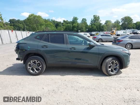 2025 Chevrolet Trax LT с VIN KL77LHEP1SC213080, выставлен на аукционе IAAI как лот 42992895 с пробегом 1 802 миль миль и . История ставок и продаж доступна на DreamBid. Изображение 13.