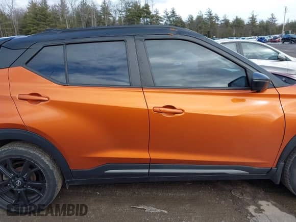 2022 Nissan Kicks SR z VIN 3N1CP5DV8NL497405, wystawiony jako IAAI lot #41745038 z przebiegiem 79 733 mil mil oraz . Historia ofert i sprzedaży dostępna na DreamBid. Obrazek 13.