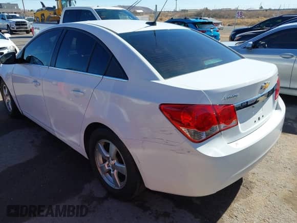 2014 Chevrolet Cruze 1LT z VIN 1G1PC5SB8E7170857, wystawiony jako IAAI lot #41218138 z przebiegiem 126 747 mil mil oraz . Historia ofert i sprzedaży dostępna na DreamBid. Obrazek 3.