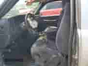 1999 GMC Sierra 1500 SLE с VIN 2GTEC19TXX1520396, выставлен на аукционе Copart как лот 67890675 с пробегом 239 087 миль миль и Списание • Salvage title. История ставок и продаж доступна на DreamBid. Изображение 7.