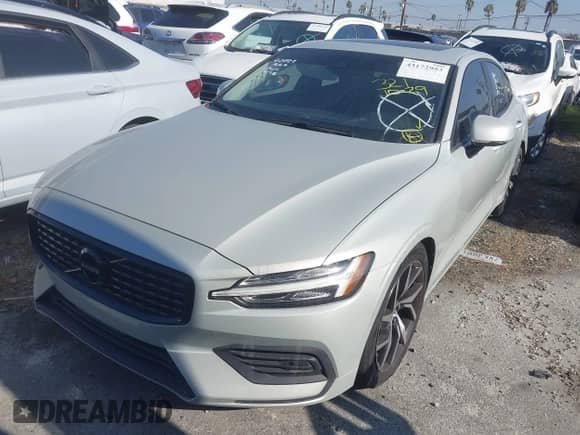 2020 Volvo S60 Momentum with VIN 7JR102FK9LG051857, listed as a IAAI auction lot 43172953 with 84,606 mi miles and . Bid and sale history available at DreamBid. Image 2.