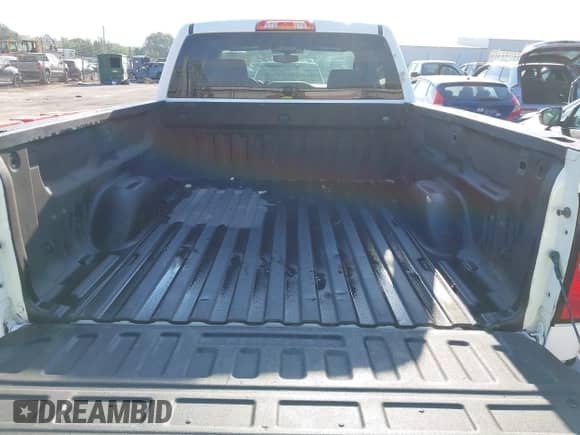 2019 Chevrolet Silverado 1500 Custom z VIN 2GCVKMEC7K1243970, wystawiony jako IAAI lot #43347102 z przebiegiem 79 556 mil mil oraz . Historia ofert i sprzedaży dostępna na DreamBid. Obrazek 17.