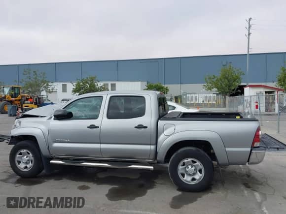 2014 Toyota Tacoma PreRunner z VIN 5TFJX4GN8EX028376, wystawiony jako IAAI lot #42444635 z przebiegiem 61 335 mil mil oraz . Historia ofert i sprzedaży dostępna na DreamBid. Obrazek 15.