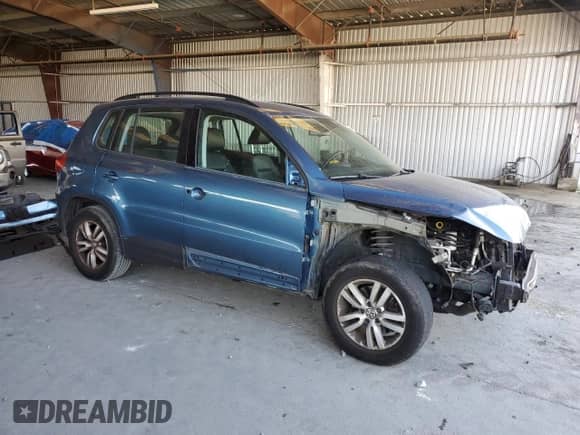 2017 Volkswagen Tiguan S с VIN WVGAV7AX7HW504494, выставлен на аукционе Copart как лот 70900635 с пробегом 104 432 миль миль и Списание • Salvage title. История ставок и продаж доступна на DreamBid. Изображение 4.