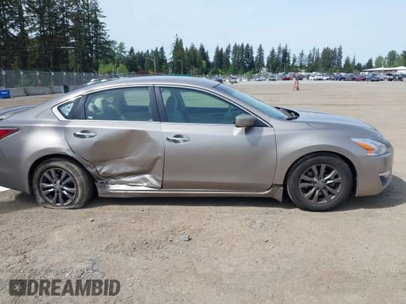 2015 Nissan Altima S z VIN 1N4AL3AP4FN350712, wystawiony jako IAAI lot #42208472 z przebiegiem 70 674 mil mil oraz . Historia ofert i sprzedaży dostępna na DreamBid. Obrazek 13.