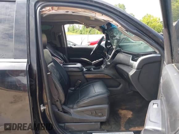 2016 Chevrolet Tahoe LT with VIN 1GNSKBKC2GR140991, listed as a IAAI auction lot 42469765 with 240,809 mi miles and . Bid and sale history available at DreamBid. Image 5.
