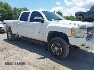 2010 Chevrolet Silverado 2500HD LTZ z VIN 1GC4KYBG0AF146367, wystawiony jako IAAI lot #42728892 z przebiegiem 327 718 mil mil oraz . Historia ofert i sprzedaży dostępna na DreamBid. Obrazek 1.