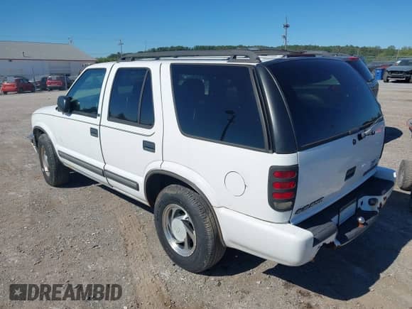 2000 Chevrolet Blazer LS with VIN 1GNDT13WXY2263912, listed as a IAAI auction lot 43342522 with 237,023 mi miles and . Bid and sale history available at DreamBid. Image 3.