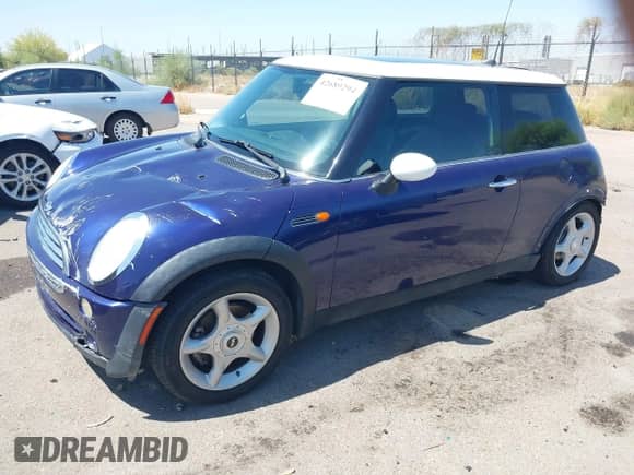 2005 MINI Hardtop с VIN WMWRC33455TJ66516, выставлен на аукционе IAAI как лот 42689294 с пробегом 224 262 миль миль и . История ставок и продаж доступна на DreamBid. Изображение 2.