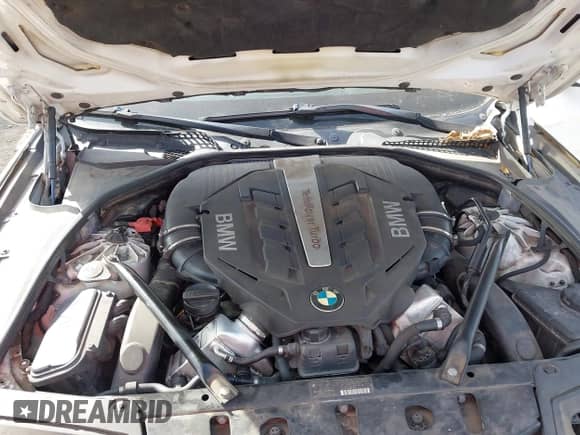 2012 BMW 5 Series 550i z VIN WBAFR9C50CDV58954, wystawiony jako IAAI lot #42768791 z przebiegiem 125 295 mil mil oraz . Historia ofert i sprzedaży dostępna na DreamBid. Obrazek 10.