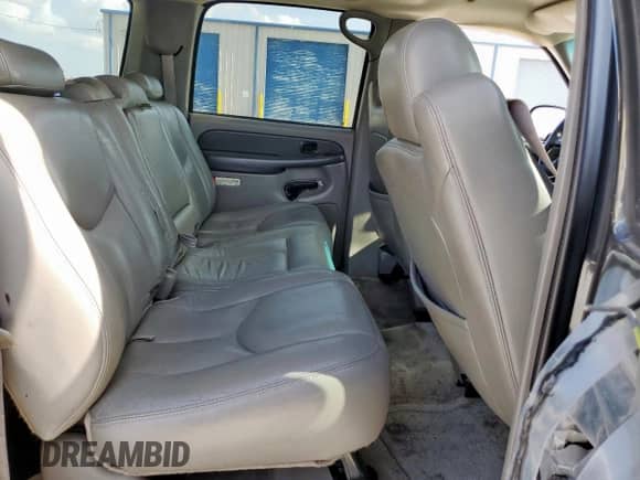 2003 Chevrolet Suburban LT z VIN 3GNGC26UX3G261624, wystawiony jako Copart lot #61983855 z przebiegiem 314 782 mil mil oraz Czysty tytuł • Clean title. Historia ofert i sprzedaży dostępna na DreamBid. Obrazek 11.