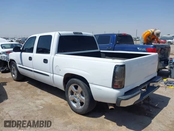 2006 GMC Sierra 1500 SLE2 with VIN 2GTEC13Z561301714, listed as a IAAI auction lot 42332167 with 163,043 mi miles and . Bid and sale history available at DreamBid. Image 3.