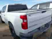 2021 Chevrolet Silverado 1500 Work Truck z VIN 1GCUYAEF8MZ367937, wystawiony jako IAAI lot #41631931 z przebiegiem 101 394 mil mil oraz . Historia ofert i sprzedaży dostępna na DreamBid. Obrazek 3.