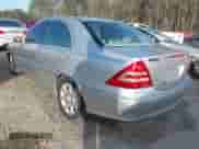 2005 Mercedes-Benz C 320 z VIN WDBRF64JX5F565631, wystawiony jako IAAI lot #41416724 z przebiegiem 154 981 mil mil oraz . Historia ofert i sprzedaży dostępna na DreamBid. Obrazek 3.