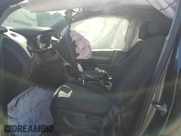 2019 Chevrolet Trax LS with VIN 3GNCJNSB1KL371087, listed as a Copart auction lot 64440925 with 92,933 mi miles and Salvage title. Bid and sale history available at DreamBid. Image 7.