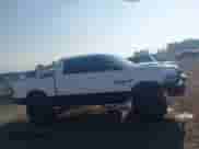 2017 Ram 1500 Rebel z VIN 1C6RR7YT2HS588558, wystawiony jako IAAI lot #43209020 z przebiegiem 179 267 mil mil oraz . Historia ofert i sprzedaży dostępna na DreamBid. Obrazek 14.