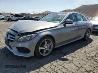 2015 Mercedes-Benz C 300 z VIN 55SWF4JB3FU070892, wystawiony jako Copart lot #80575965 z przebiegiem 148 458 mil mil oraz Szkoda całkowita • Salvage title. Historia ofert i sprzedaży dostępna na DreamBid. Obrazek 1.