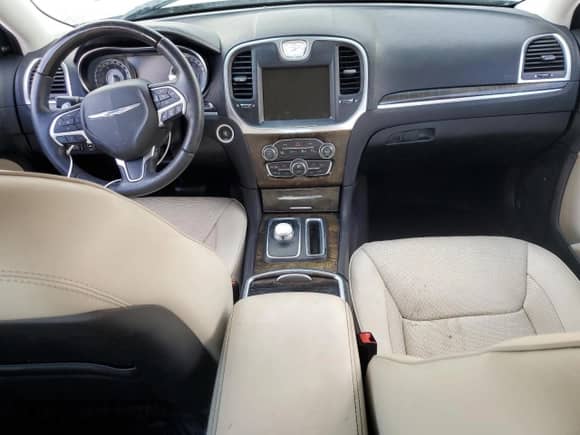 2015 Chrysler 300 C с VIN 2C3CCAET3FH830414, выставлен на аукционе Copart как лот 73649014 с пробегом Не указан миль и Списание • Salvage title. История ставок и продаж доступна на DreamBid. Изображение 8.