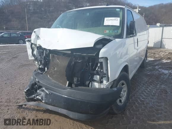 2018 Chevrolet Express Cargo z VIN 1GCWGBFP9J1262486, wystawiony jako IAAI lot #41292552 z przebiegiem 101 709 mil mil oraz . Historia ofert i sprzedaży dostępna na DreamBid. Obrazek 6.