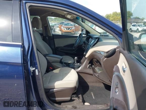 2018 Hyundai Santa Fe 2.4L z VIN 5XYZTDLB7JG562119, wystawiony jako IAAI lot #43221548 z przebiegiem 244 228 mil mil oraz . Historia ofert i sprzedaży dostępna na DreamBid. Obrazek 5.