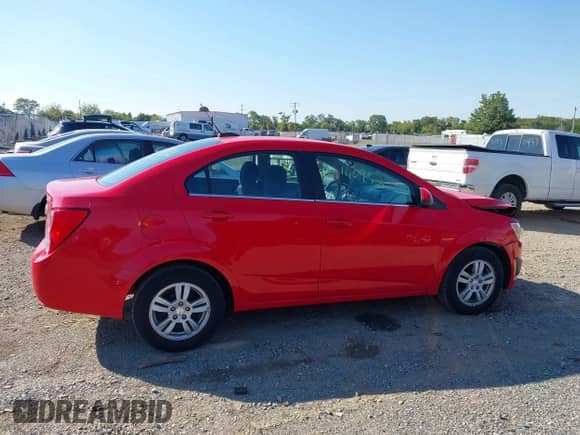 2015 Chevrolet Sonic LT с VIN 1G1JC5SH5F4140678, выставлен на аукционе IAAI как лот 43140952 с пробегом 102 138 миль миль и . История ставок и продаж доступна на DreamBid. Изображение 13.