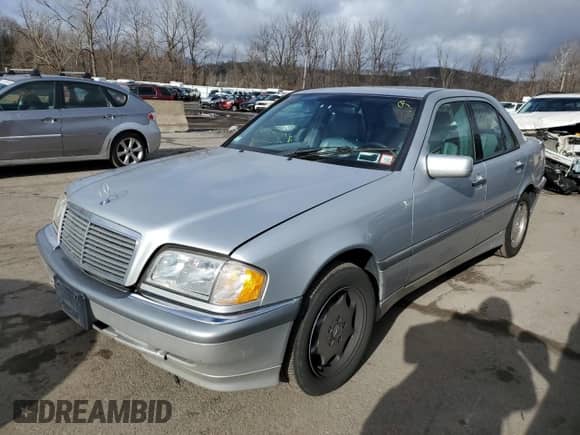 1998 Mercedes-Benz C 230/260/280/320 z VIN WDBHA29G2WF675963, wystawiony jako Copart lot #86522864 z przebiegiem 146 318 mil mil oraz Szkoda całkowita • Salvage title. Historia ofert i sprzedaży dostępna na DreamBid. Obrazek 1.