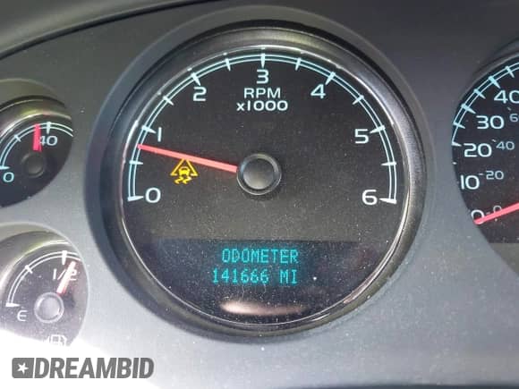 2008 Chevrolet Avalanche 2LT z VIN 3GNEC12098G105568, wystawiony jako IAAI lot #42105245 z przebiegiem 141 666 mil mil oraz . Historia ofert i sprzedaży dostępna na DreamBid. Obrazek 7.