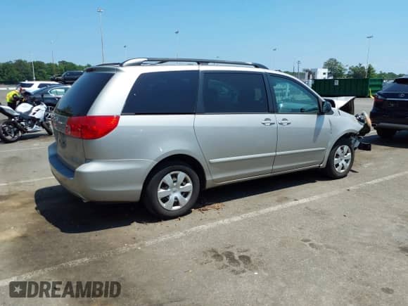 2009 Toyota Sienna LE z VIN 5TDZK23C29S271137, wystawiony jako IAAI lot #42784804 z przebiegiem 325 703 mil mil oraz . Historia ofert i sprzedaży dostępna na DreamBid. Obrazek 4.