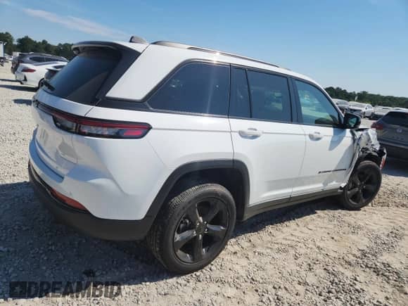 2024 Jeep Grand Cherokee Altitude z VIN 1C4RJGAG5RC261080, wystawiony jako Copart lot #70548745 z przebiegiem 4 769 mil mil oraz Szkoda całkowita • Salvage title. Historia ofert i sprzedaży dostępna na DreamBid. Obrazek 3.