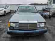 1990 Mercedes-Benz 300 z VIN WDBEB28D9LB167760, wystawiony jako Copart lot #50052815 z przebiegiem 310 217 mil mil oraz Czysty tytuł • Clean title. Historia ofert i sprzedaży dostępna na DreamBid. Obrazek 5.