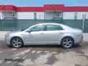 2010 Chevrolet Malibu z VIN 1G1ZF5EZXAF133043, wystawiony jako IAAI lot #42680239 z przebiegiem 125 964 mil mil oraz . Historia ofert i sprzedaży dostępna na DreamBid. Obrazek 14.