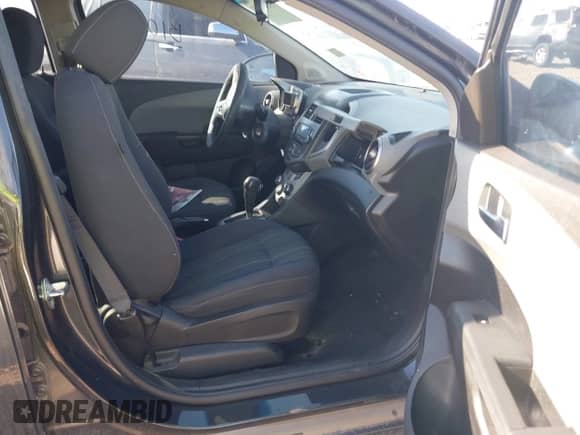 2014 Chevrolet Sonic LT с VIN 1G1JC5SH6E4232963, выставлен на аукционе IAAI как лот 41924760 с пробегом Не указан миль и . История ставок и продаж доступна на DreamBid. Изображение 5.
