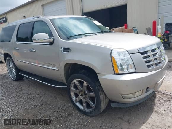 2008 Cadillac Escalade ESV с VIN 1GYFK66808R144573, выставлен на аукционе IAAI как лот 42534674 с пробегом 207 556 миль миль и . История ставок и продаж доступна на DreamBid. Изображение 6.