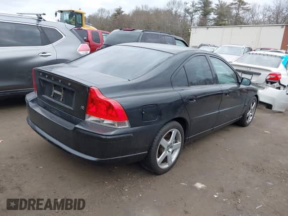 2006 Volvo S60 2.5L Turbo R с VIN YV1RH527762506729, выставлен на аукционе IAAI как лот 41653347 с пробегом 196 901 миль миль и . История ставок и продаж доступна на DreamBid. Изображение 4.