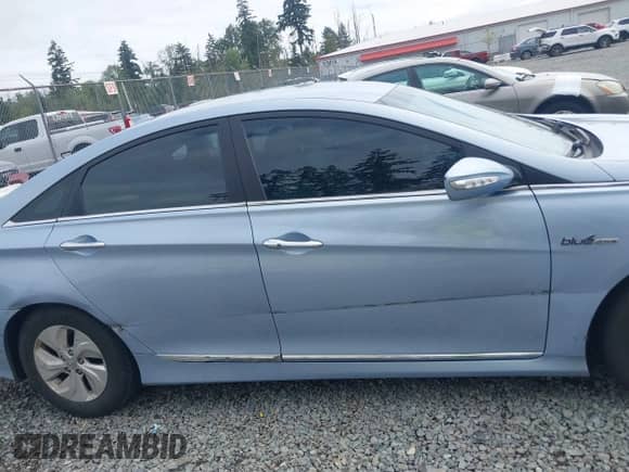 2013 Hyundai Sonata z VIN KMHEC4A42DA076904, wystawiony jako IAAI lot #42703715 z przebiegiem 115 380 mil mil oraz . Historia ofert i sprzedaży dostępna na DreamBid. Obrazek 13.