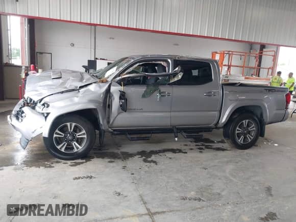 2017 Toyota Tacoma SR5 with VIN 5TFAZ5CN9HX031054, listed as a IAAI auction lot 42977558 with 150,662 mi miles and . Bid and sale history available at DreamBid. Image 14.