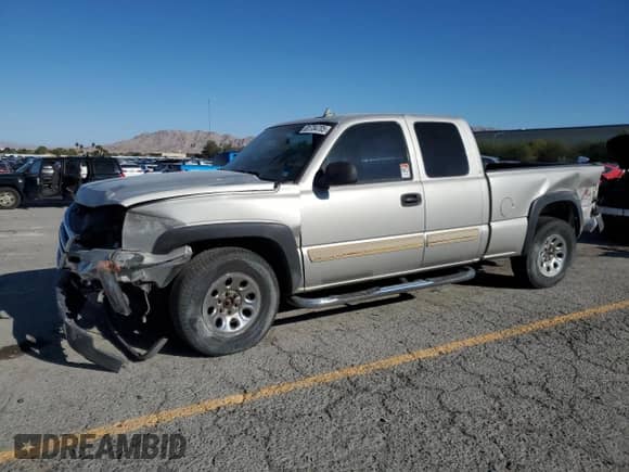 2006 Chevrolet Silverado 1500 Work Truck with VIN 2GCEK19B261163725, listed as a Copart auction lot 81734705 with 379,756 mi miles and Clean title. Bid and sale history available at DreamBid. Image 1.