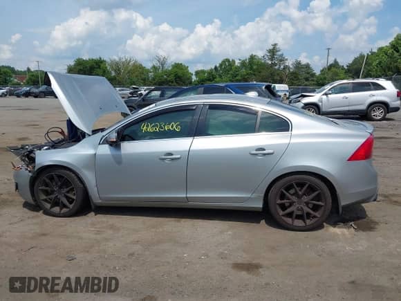 2013 Volvo S60 T6 R-Design Platinum с VIN YV1902FH6D2196210, выставлен на аукционе IAAI как лот 42623606 с пробегом 335 031 миль миль и . История ставок и продаж доступна на DreamBid. Изображение 14.