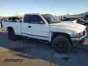 1998 Dodge Dakota SLT z VIN 1B7GG22Y1WS544271, wystawiony jako Copart lot #88781885 z przebiegiem 149 417 mil mil oraz Szkoda całkowita • Salvage title. Historia ofert i sprzedaży dostępna na DreamBid. Obrazek 4.