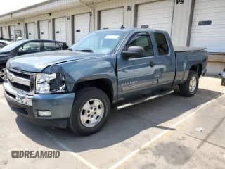 2011 Chevrolet Silverado 1500 LT with VIN 1GCRCSE04BZ263870, listed as a Copart auction lot 68104155 with 135,422 mi miles and Salvage title. Bid and sale history available at DreamBid. Image 1.