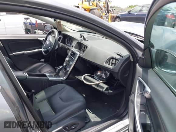 2017 Volvo S60 Inscription с VIN LYV402HKXHB126979, выставлен на аукционе IAAI как лот 42470950 с пробегом 4 064 миль миль и . История ставок и продаж доступна на DreamBid. Изображение 5.