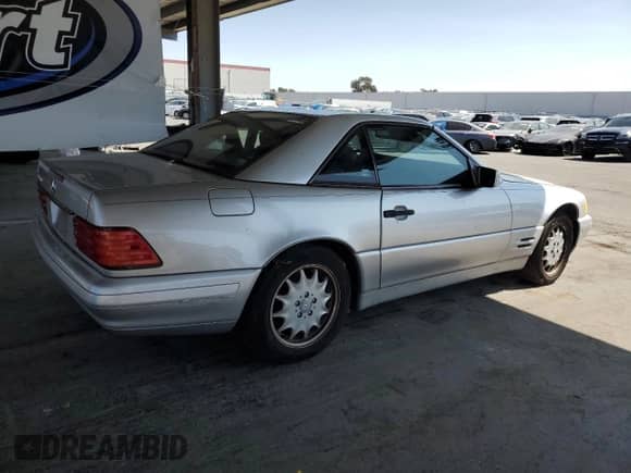 1997 Mercedes-Benz SL 500 с VIN WDBFA63F4VF151940, выставлен на аукционе Copart как лот 62199725 с пробегом 145 084 миль миль и Чистый • Clean title. История ставок и продаж доступна на DreamBid. Изображение 3.
