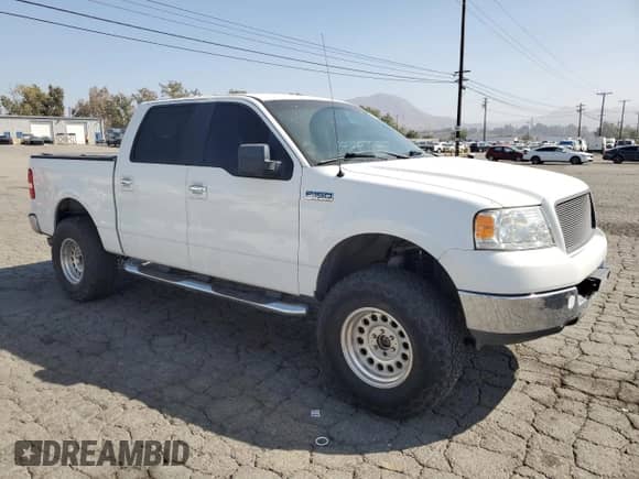 2005 Ford F-150 XLT z VIN 1FTPW12505KD33354, wystawiony jako Copart lot #85120555 z przebiegiem 220 425 mil mil oraz Czysty tytuł • Clean title. Historia ofert i sprzedaży dostępna na DreamBid. Obrazek 4.