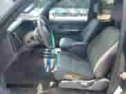 1998 Toyota Tacoma z VIN 4TASM92N7WZ121828, wystawiony jako Copart lot #64122235 z przebiegiem 200 637 mil mil oraz Szkoda całkowita • Salvage title. Historia ofert i sprzedaży dostępna na DreamBid. Obrazek 7.